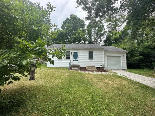 112 Cassada Dr, Greencastle, IN 46135