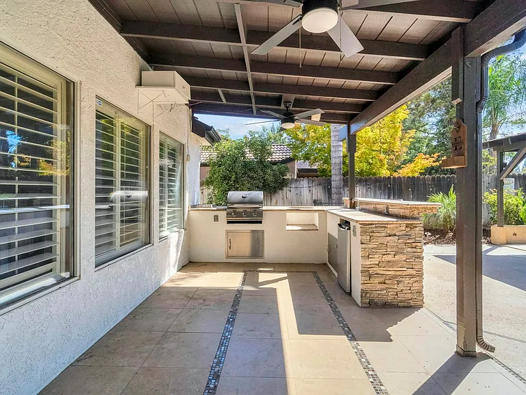 3513 W Vartikian Ave — Photo 4