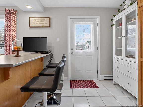 5th image of 270 Westbrook Cir