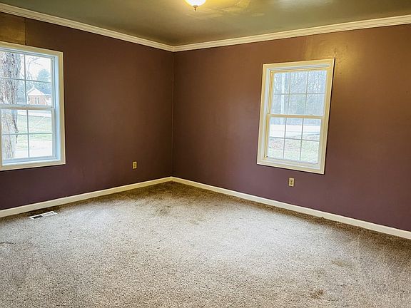 3rd image of 901 McLeod Ln