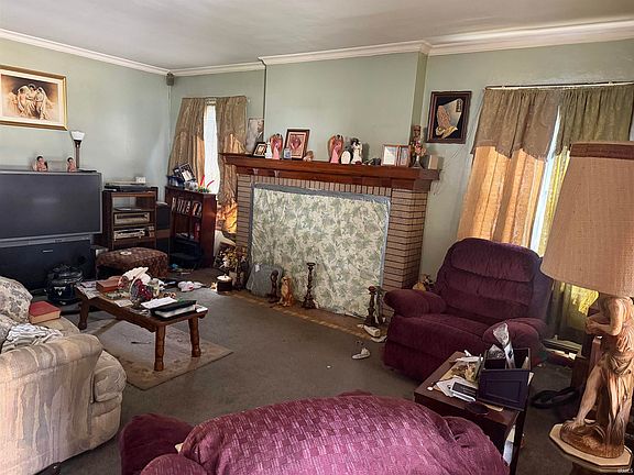 5th image of 1013 E Chandler Ave