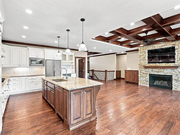 5th image of Grand Arbor Ct