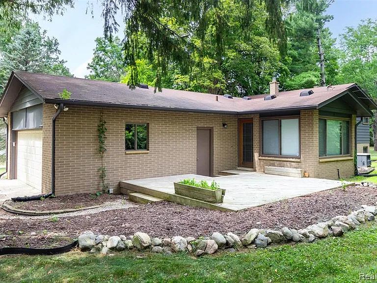 7580 Thornwood St — Photo 37