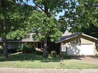 935 N Pembroke Rd, Fayetteville, AR 72701