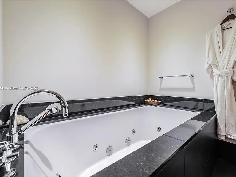 101 20th St #2707 — Photo 20