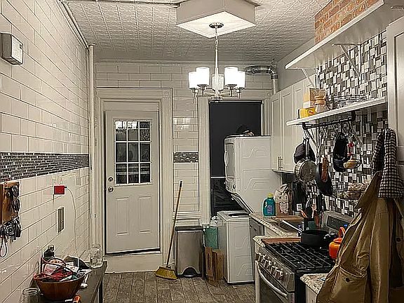 3rd image of 242 Kingsland Ave #6S