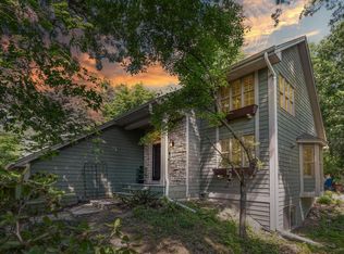 2410 Hillwood Dr E, Maplewood, MN 55119