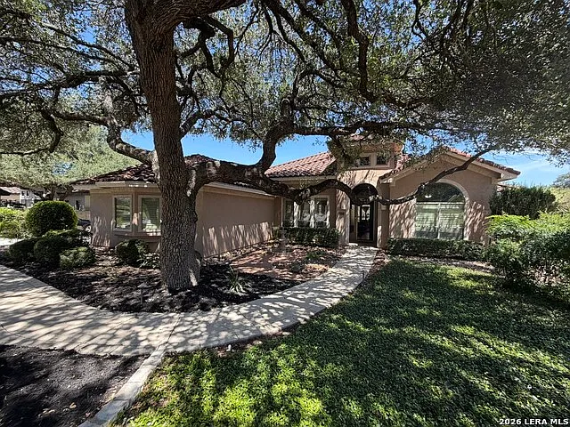 3 bed, 3.0 bath, 3266 sqft, $4,950 — Photo 2