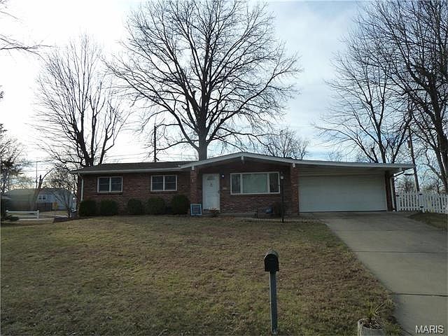 Brick ranch with 3 brs, 2.5 baths, finished lower level and a 18" x 45" heated garage. The roof is new as of 2013.