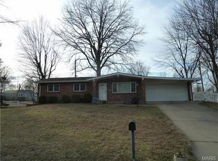 2749 Arrow Heights Dr, Maryland Heights, MO 63043