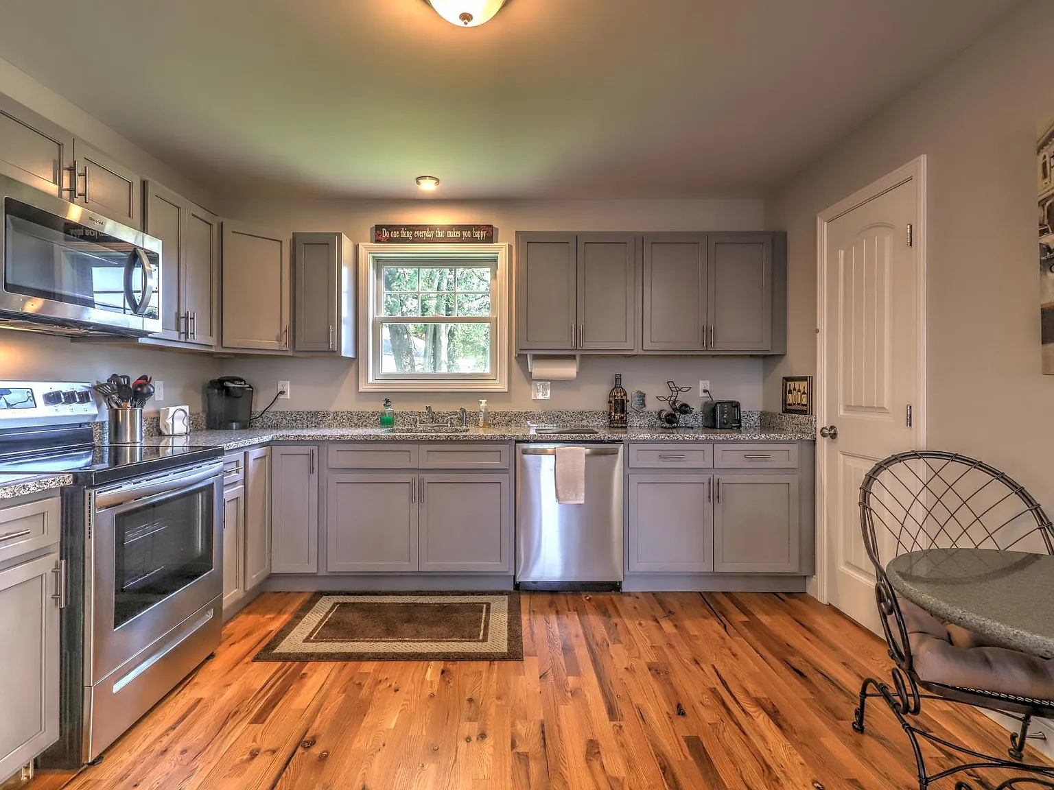 328 Meadowside Rd — Photo 2
