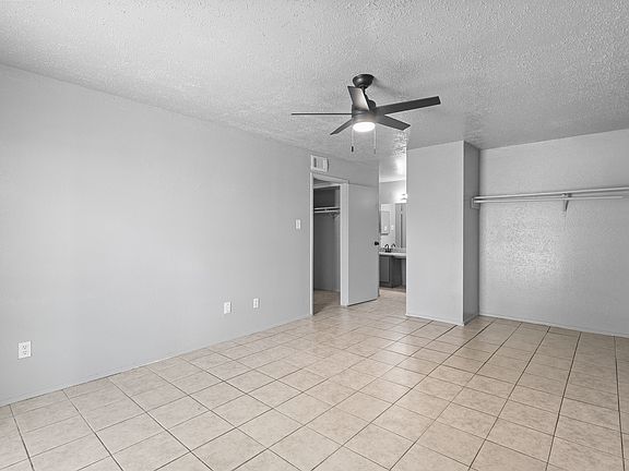 5th image of 8034 Antoine Dr APT 201