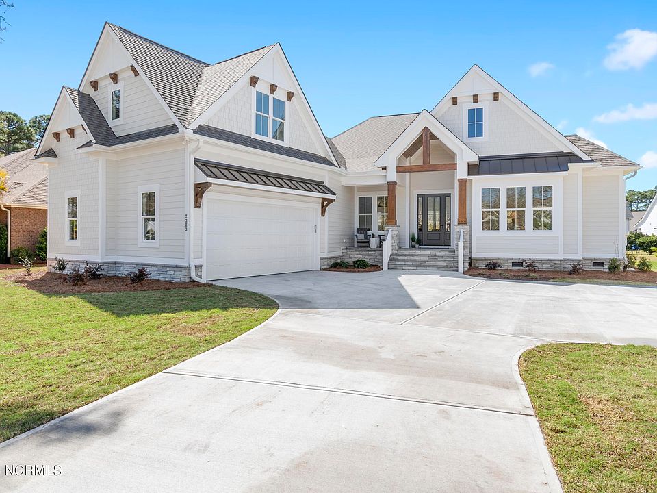 1st image of 2383 St James Drive SE