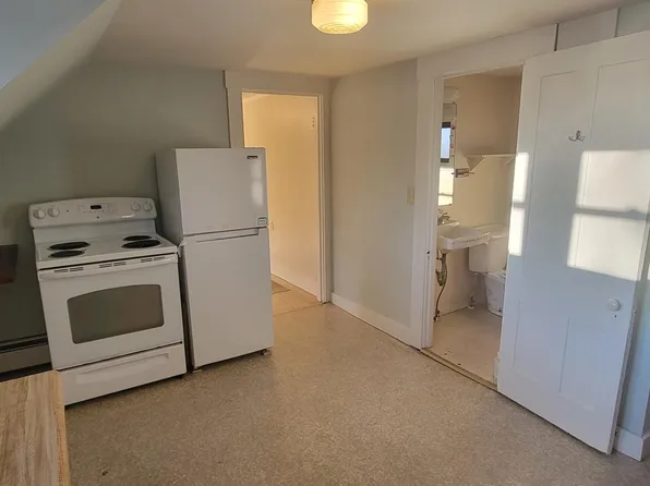 41 Pine St #5, Laconia, NH 03246