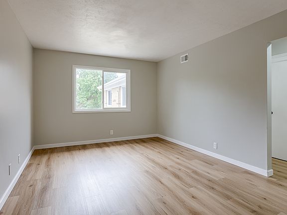 5th image of 4715 Davenport St #11