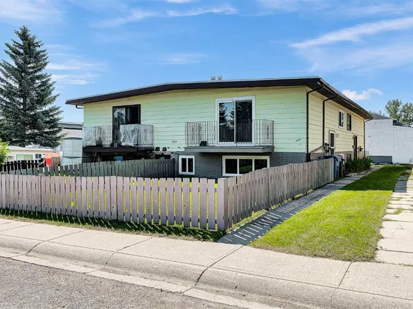 435 N Pinehill Rd NE #2, Calgary, AB T1Y 2W6