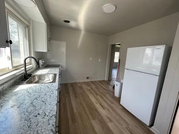834 N Leroy St, Fenton, MI 48430