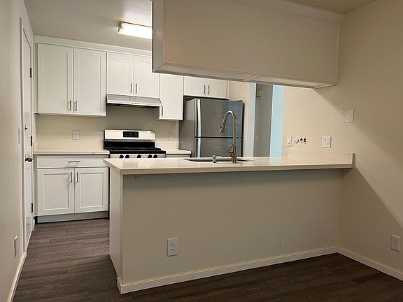 5th image of 255 SE Croston Ln APT B