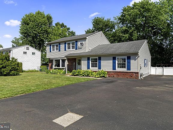 2nd image of 1011 Redbarn Rd