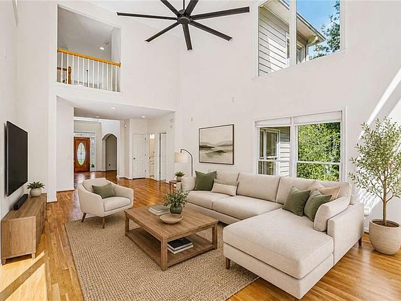 2nd image of 802 Eastside Point