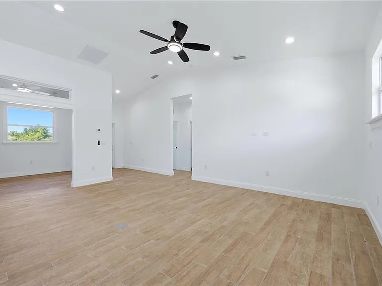 6 Bank Ct — Photo 5
