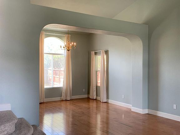 5th image of 719 Sparrow Ct