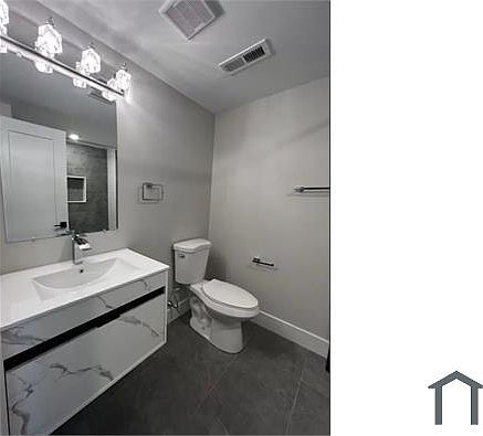 4th image of 2218 N Franklin St #A
