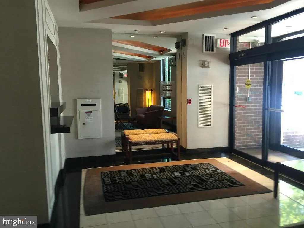 Central — Photo 2