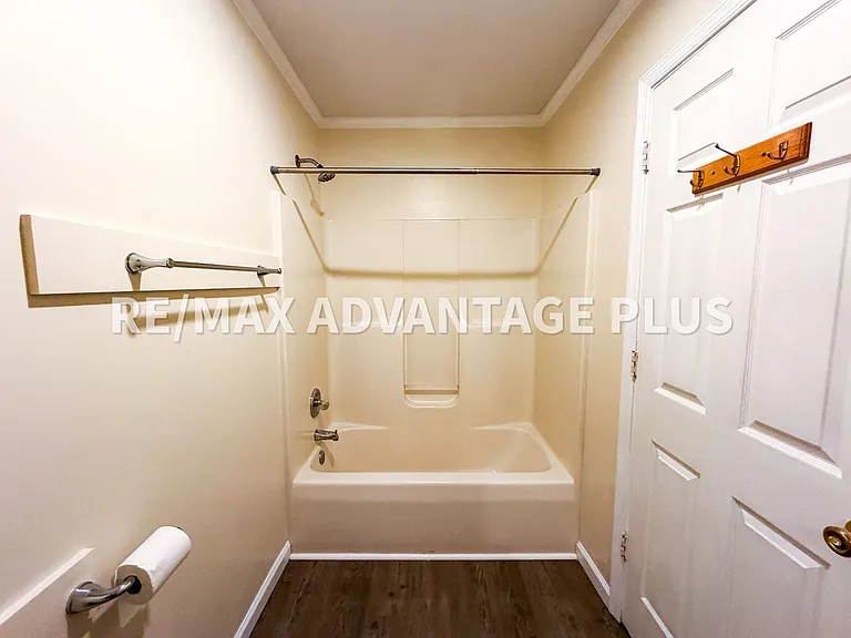 9982 Green Bay Rd — Photo 10