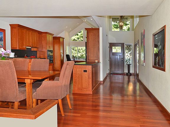 5th image of 851 Redwood Dr