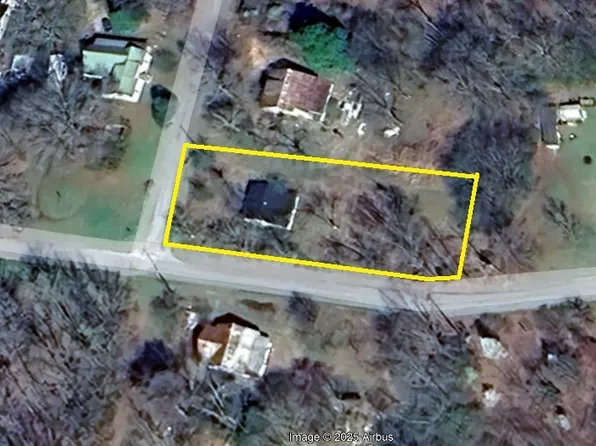 10 Holcomb St, Hollow Rock, TN 38342
