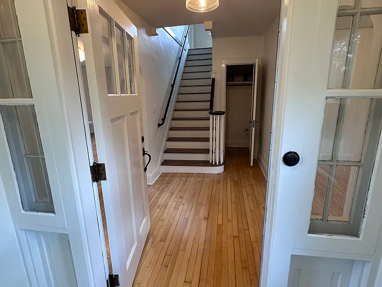 321 Roosevelt Ave — Photo 2