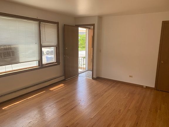 5th image of 5604 W Eastwood Ave #1