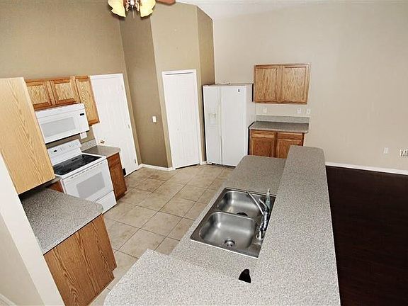 5th image of 521 Dove Ct