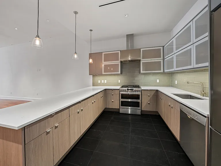 577 Broadway #3 — Photo 4