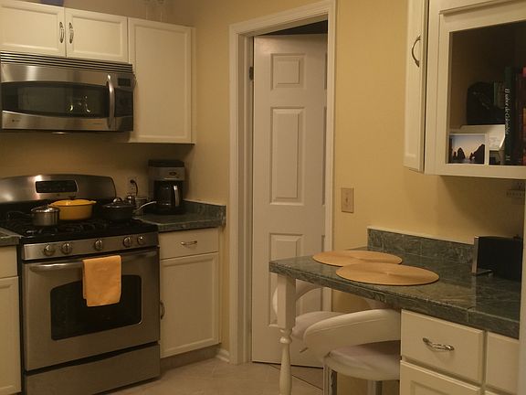 4th image of 70 Jonathan Dr