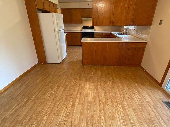 5th image of 140 Strecker Dr #1