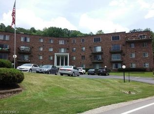 355 Solon Rd APT 408, Chagrin falls village, OH 44022