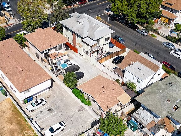 3rd image of 2006 W 12th St