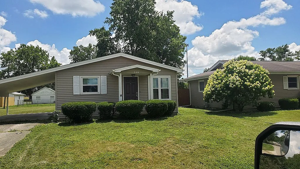 320 Walnut Ave photo 1