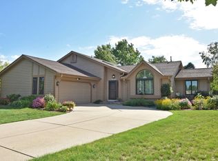 N105W16173 Brook Hollow Ct, Germantown, WI 53022