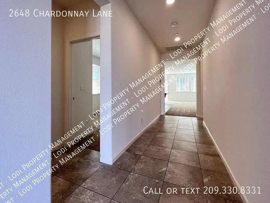 Beautiful 3 Bedroom Home in The Vine Gated Community — Photo 3