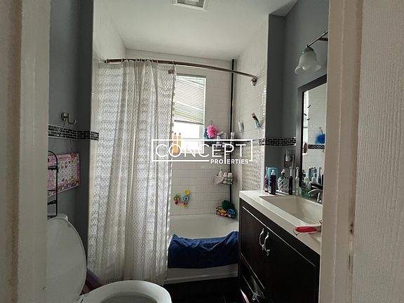 4th image of 131 Boylston St