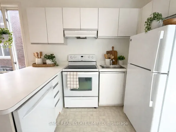 296 Runnymede Rd #2, Toronto, ON M6S 2Y6