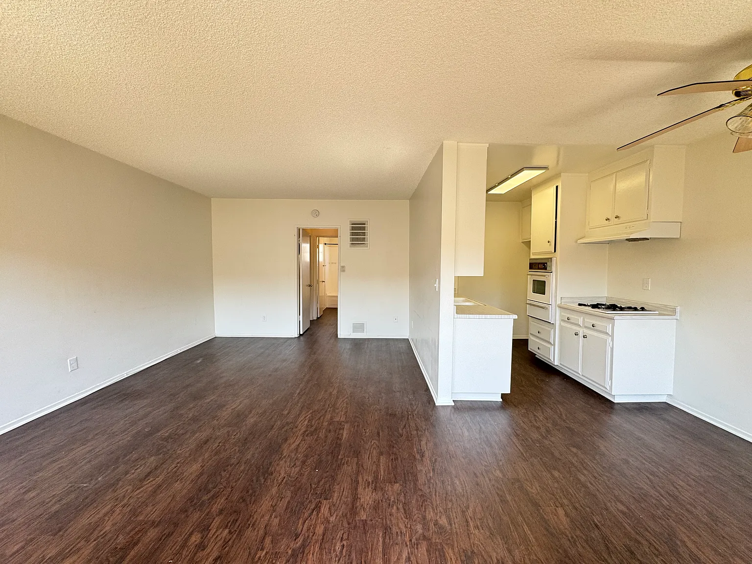 120 E Chestnut St — Photo 2
