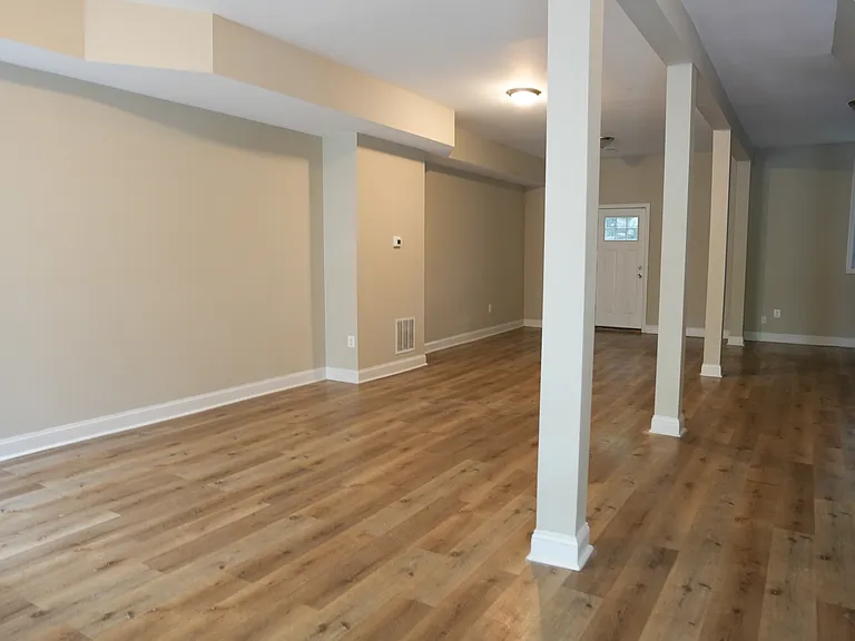 2910 Hilldale Ave — Photo 3