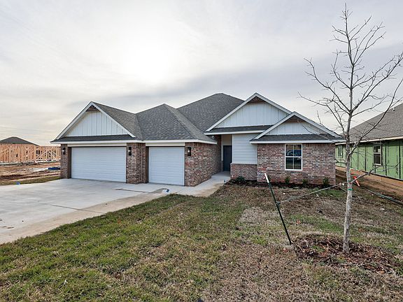 2nd image of 2906 Summit Hollow Dr