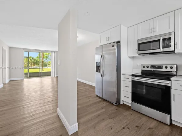 8060 N Sunrise Lakes Dr APT 103, Sunrise, FL 33322