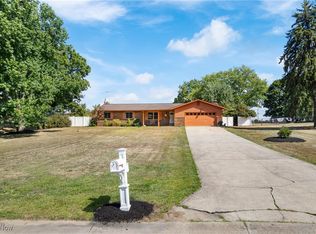 502 Valley Crest Dr, Mogadore, OH 44260