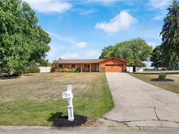 502 Valley Crest Dr, Mogadore, OH 44260